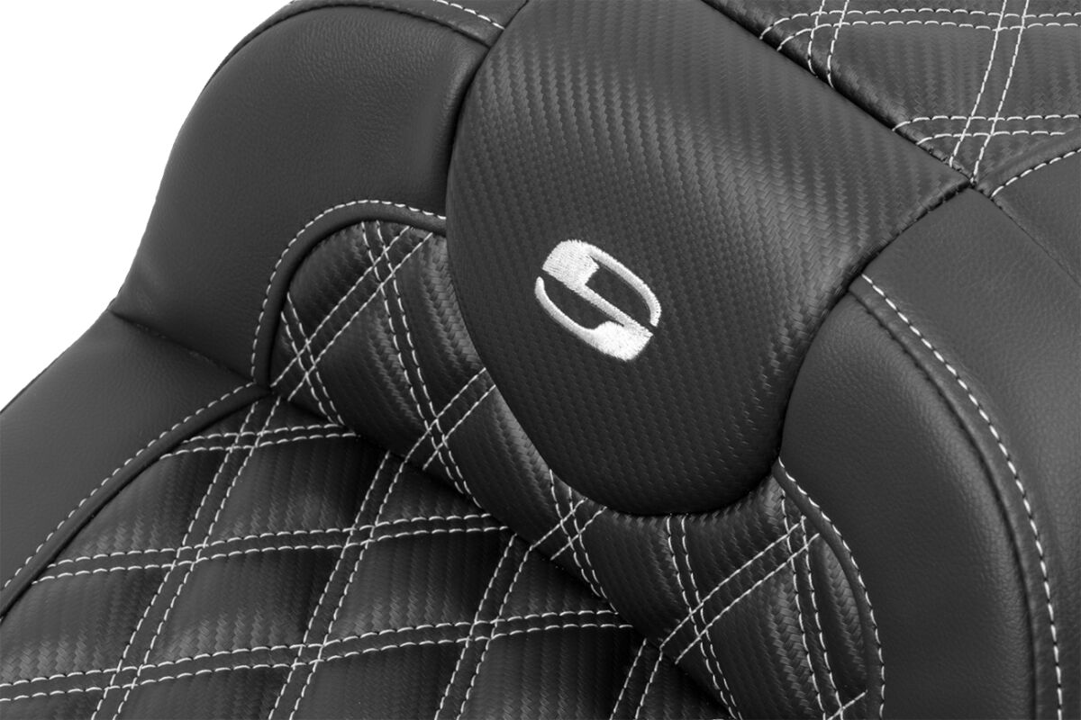 RoadSofa™ Seat - with Backrest - Carbon Fiber - Silver Stitch - Extended - Bild 4