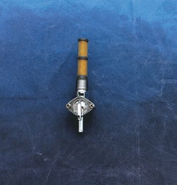 PETCOCK LATE-STYLE STRAIGHT-OUTLET CHROME