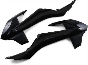 RAD CVR SX65 16-19 BLK
