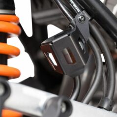 Brake reservoir guard
