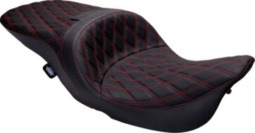 Seat Freedom Tour, Bk DD w/Rd stch vinyl, FLHT/R/X,FLHTC/U/G