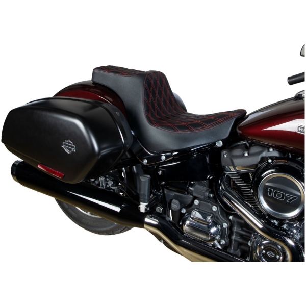 Predator III Seat - Double Diamond - Black w/ Red Stitching - Softail 18+ - Bild 2