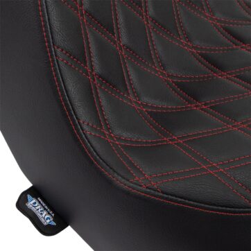 Predator III Seat - Double Diamond - Black w/ Red Stitching - Softail 18+ - Bild 4