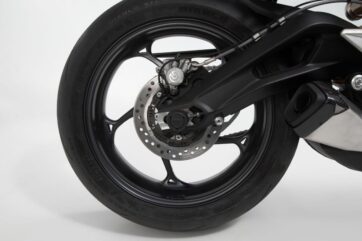 REAR AXLE SLIDER SET BLACK Suzuki GSX-S1000 / F, Honda CB1100RR - Bild 2