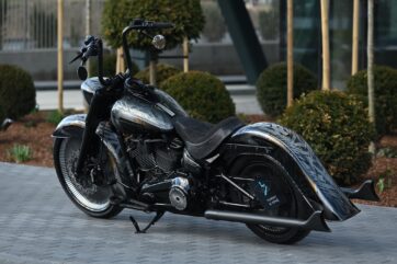 Chicano style Stretched Bakskärm till  Harley Davidson Softail 2018-2024 - Bild 3