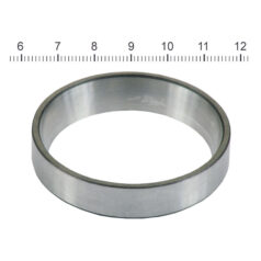 Timken, tapered bearing race only - Head Cup: 49-24 Big Twin (exkl. 14-24 FLT/Touring, Trike); 82-22  XL Sportster; 02-17  V-Rod; 95-10  Buell XB; 20-24 RA1250 Pan America; 21-24 RA1250S Pan America Special; 21-24 RH1250S Sportster S; 22-24 RH975T Nightster; 23-24 RH975S Nightster Special. 
Huvudskål: 78-81 XL Sportster med 945586 lager  
Kedjehjulsaxel: 97-02 XL Sportster