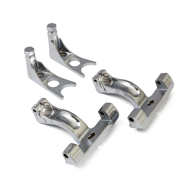 Passenger floorboard mount bracket set. Chrome - 00-24 Softail (exkl. FLS, FLSTF, FLSTFB, FLSTN, FLSTNSE, FLSTS, FLSTSB, FLSTSC, FLSTSE/2/3, FXS, FXSBSE, FXCW, FXCWC, FXSTD)