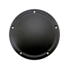Derby cover, smooth domed. Black - 16-24 FLT/Touring; 16-24 Trikes; 2015  FLHTCUL, FLHTK; 07-15  FLT/Touring, Trikes med smal profil primärkåpa