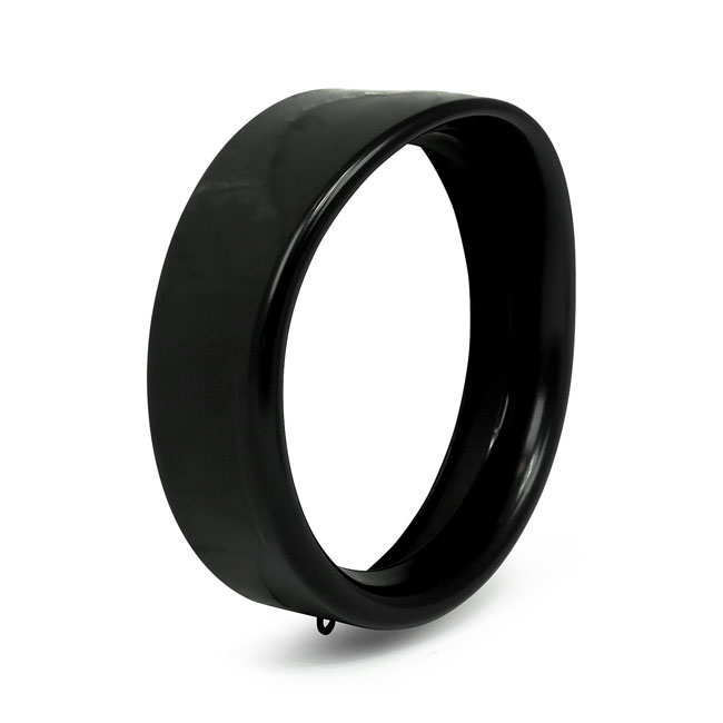 Recessed trim ring with visor. 7" headlamp. Black - 12-16  FLD; 94-24 FLHR; 83-13  FLT/Touring (Exkl. FLT/Touring & FLTR med dubbla strålkastare); 06-13  Trikes; 86-17  FLST-modeller med 'Freight Train Headlight Nacelle'