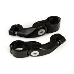Engine guard, angled foot peg mount kit. Short. Black - Alla 1-1/4" motorskydd