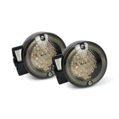 86-up style FL LED turn signals. Front. gloss black - 86-15 FLT/Touring (exkl. FLHX, FLHRS); 16-22 FLHR/C; 2023 FLHFB . Modeller med stora 3-1/4" platta linsblinkers