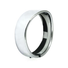 Recessed trim ring with visor. 5-3/4" headlamp. Chrome - 97-03 FLSTS; 05-07 FLSTSC; 16-17 FXSE; 07-10 FXSTC; 00-07 FXSTD; 93-06 FXSTS; 95-97 FXSTSB; 1999 FXR; 16-17 FXDLS; 96-20 XL883C; XL1200C och XL1200V; 16-20 XL1200CX