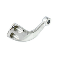 XL Sportster rider foot peg bracket, right. Chrome - 04-22 XL883L/R/N; 04-22 XL1200L/N/C/CP/CA. (Alla modeller med mittkontroller)