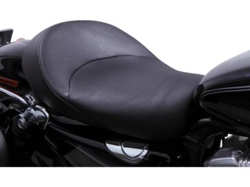 06-17 Dyna BIGIST Solo Vinyl Seat Black Vinyl
