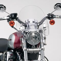 88-20 Sportster, (except 08-10 XR1200, 10-13 XR1200X, 16-20 XL1200X, 16-20 XL1200CX, 18 XL1200X ANX, 19-20 XL1200XS), 91-05 Dyna, (except 93-03 FXDWG, 02 FXDWGSE3, 04-05 FXDWGI), 89-94 FXRSwitchBlade Deflector Quick Release Windshield Height: 14,5", Width: 13,5" Clear