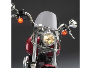 93-03 FXDWG, 04-05 FXDWGI, 80-85 FXWG, 83 FXDGSwitchBlade Deflector Quick Release Windshield Height: 14,5", Width: 13,5" Clear