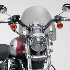 88-20 Sportster, (except 08-10 XR1200, 10-13 XR1200X, 16-20 XL1200X, 16-20 XL1200CX, 18 XL1200X ANX, 19-20 XL1200XS), 91-05 Dyna, (except 93-03 FXDWG, 02 FXDWGSE3, 04-05 FXDWGI), 89-94 FXRSwitchBlade Deflector Quick Release Windshield Height: 14,5", Width: 13,5" Light Smoke