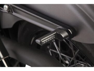 00-17 Dyna, 00-23 Softail, 00-20 SportsterUniversal LED Rear Turn Signal Black Anodized Tinted LED