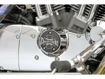 71-20 Sportster, 70-84 FL Shovel, 71-84 FX Shovel, 85-94 FX Model, 91-98 Dyna, 84-99 Softail, 85-98 Touring"Thunderbike" Point Cover 3-hole, with Thunderbike Logo Black Anodized