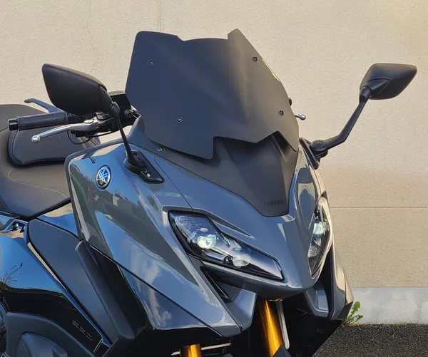 Vindruta RACE YAMAHA TMAX560 Helsvart