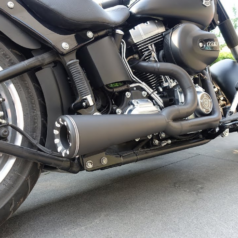 Danmoto Highwayman 2-1 för Harley-Davidson Softail 2000–2011 – finish: Matte Black (matt svart)